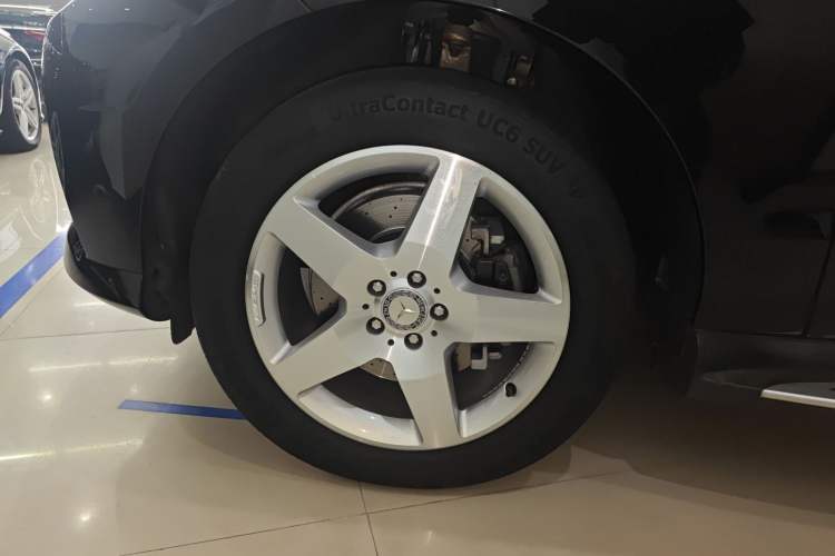 Used Mercedes-Benz M-Class 2014 ML 400 4MATIC Luxury Model Left Front Wheel Hub