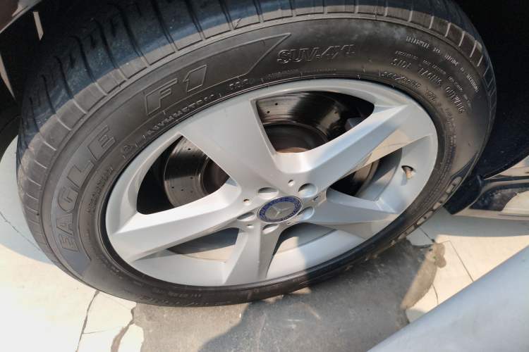 Used Mercedes-Benz M-Class 2014 ML 320 4MATIC Left Front Wheel Hub