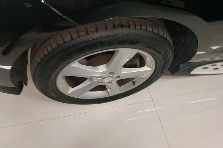 Used Mercedes-Benz M-Class 2014 ML 320 4MATIC Left Front Wheel Hub
