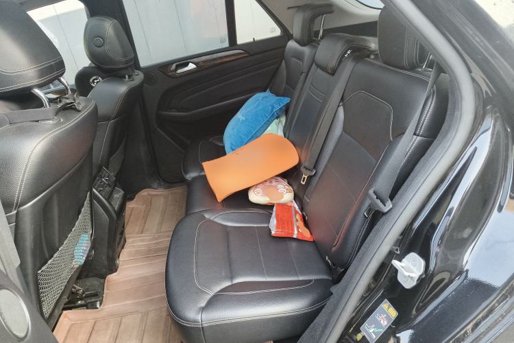 Used Mercedes-Benz M-Class 2014 ML 400 4MATIC Dynamic Model Left Rear Seat