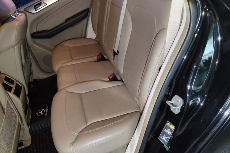 Used Mercedes-Benz M-Class 2014 ML 320 4MATIC Left Rear Seat
