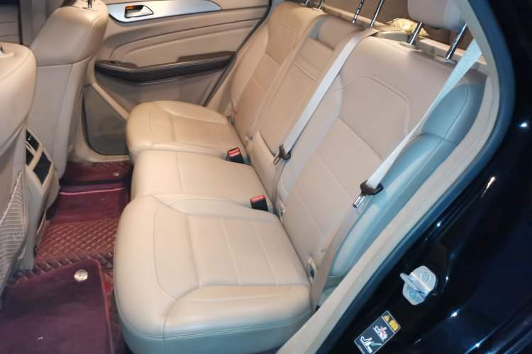 Used Mercedes-Benz M-Class 2014 ML 320 4MATIC Left Rear Seat