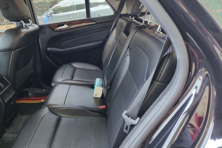Used Mercedes-Benz M-Class 2014 ML 400 4MATIC Dynamic Model Left Rear Seat