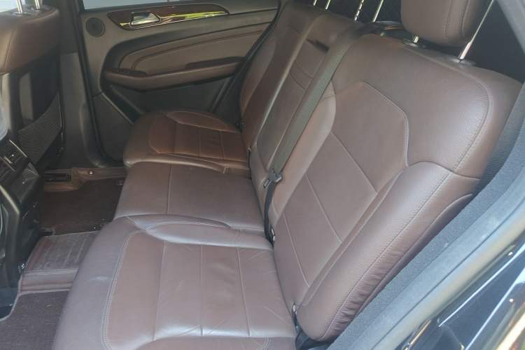 Used Mercedes-Benz M-Class 2014 ML 400 4MATIC Luxury Model Left Rear Seat