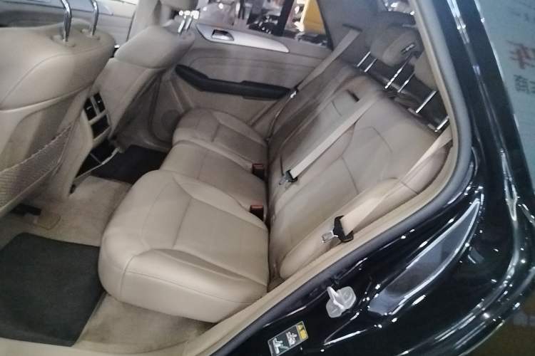 Used Mercedes-Benz M-Class 2014 ML 320 4MATIC Left Rear Seat