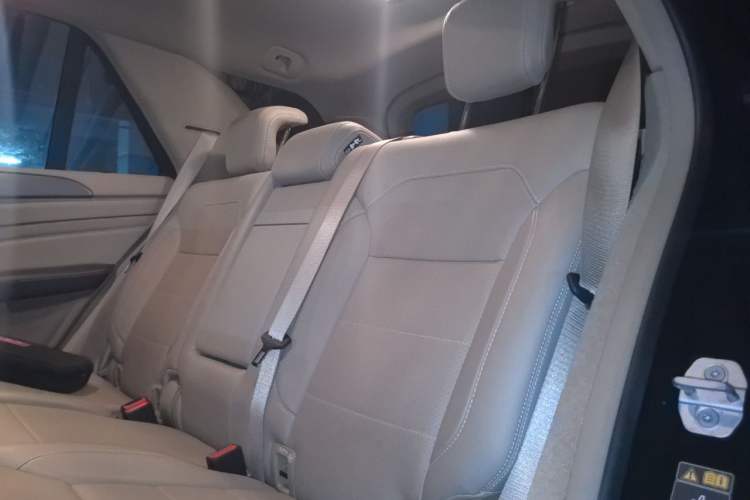 Used Mercedes-Benz M-Class 2014 ML 320 4MATIC Left Rear Seat