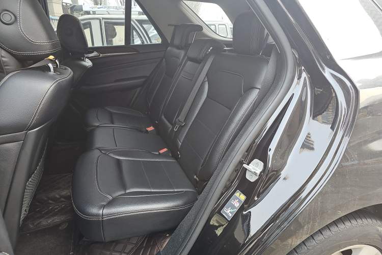 Used Mercedes-Benz M-Class 2014 ML 400 4MATIC Dynamic Model Left Rear Seat