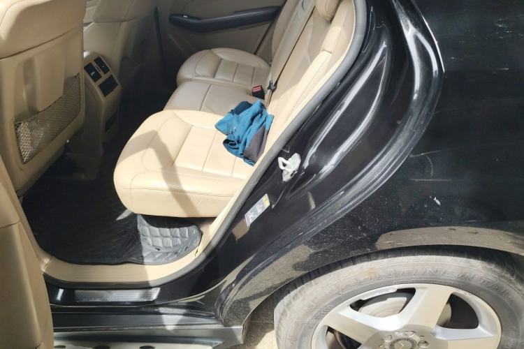 Used Mercedes-Benz M-Class 2014 ML 400 4MATIC Luxury Model Left Rear Seat