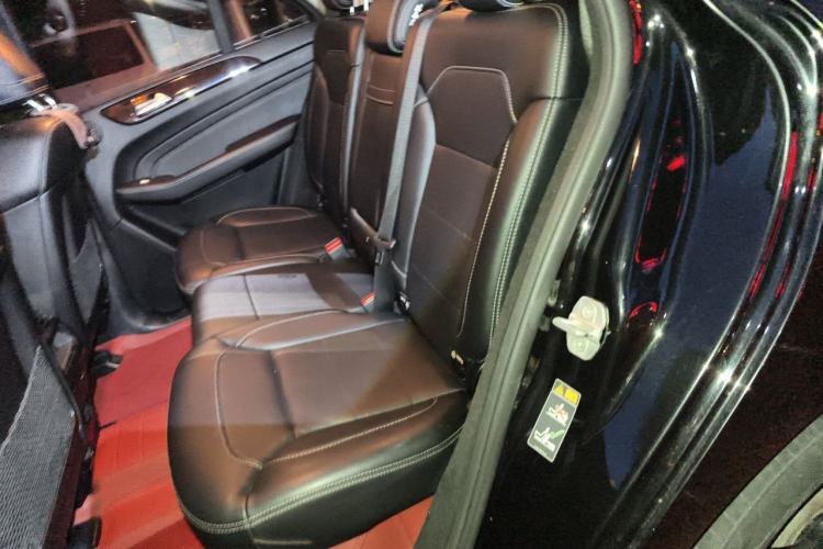 Used Mercedes-Benz M-Class 2014 ML 400 4MATIC Dynamic Model Left Rear Seat