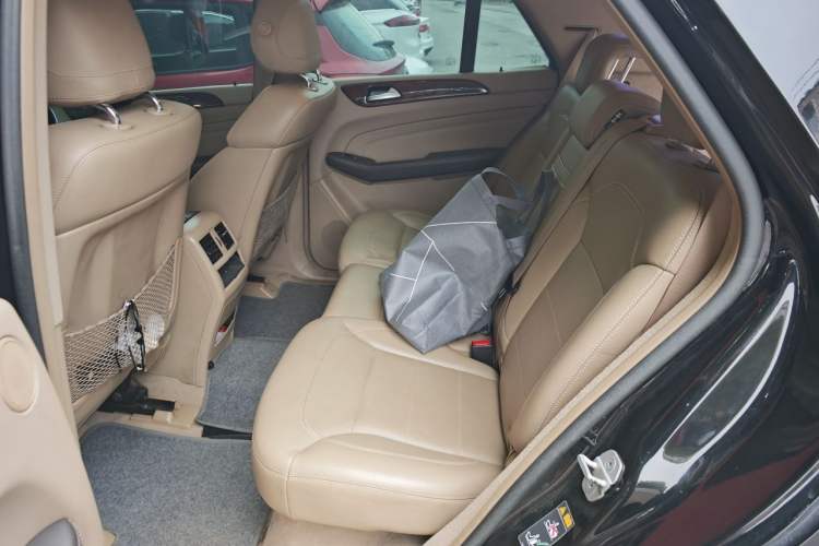 Used Mercedes-Benz M-Class 2014 ML 400 4MATIC Dynamic Model Left Rear Seat