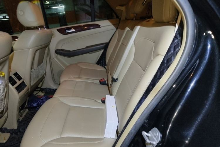 Used Mercedes-Benz M-Class 2014 ML 400 4MATIC Dynamic Model Left Rear Seat