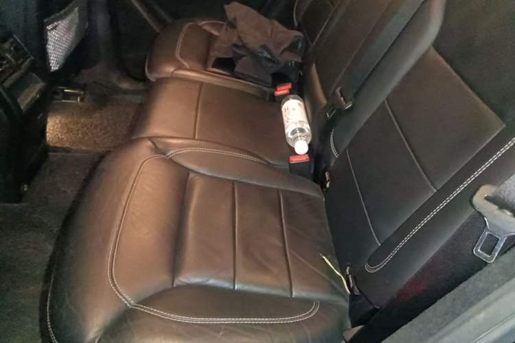 Used Mercedes-Benz M-Class 2014 ML 400 4MATIC Luxury Model Left Rear Seat