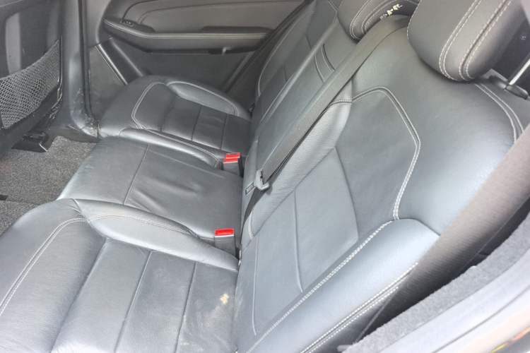 Used Mercedes-Benz M-Class 2014 ML 400 4MATIC Luxury Model Left Rear Seat