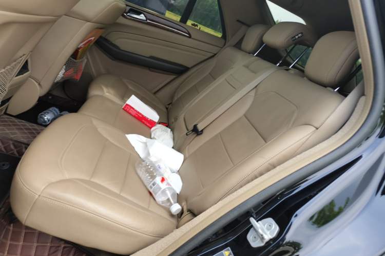 Used Mercedes-Benz M-Class 2014 ML 400 4MATIC Dynamic Model Left Rear Seat