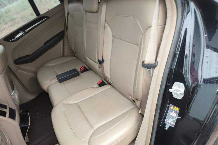 Used Mercedes-Benz M-Class 2014 ML 400 4MATIC Dynamic Model Left Rear Seat