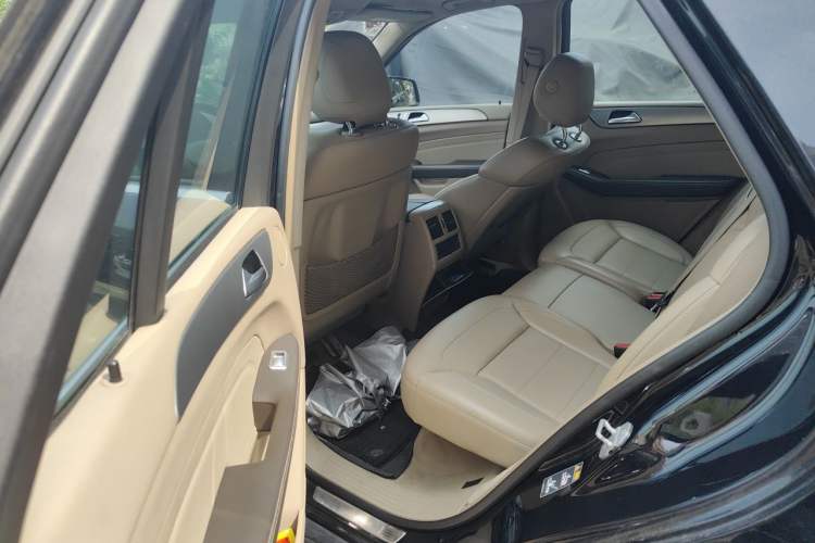Used Mercedes-Benz M-Class 2014 ML 320 4MATIC Left Rear Seat