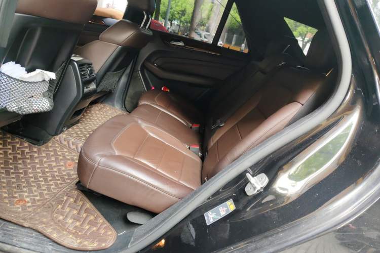 Used Mercedes-Benz M-Class 2014 ML 400 4MATIC Luxury Model Left Rear Seat