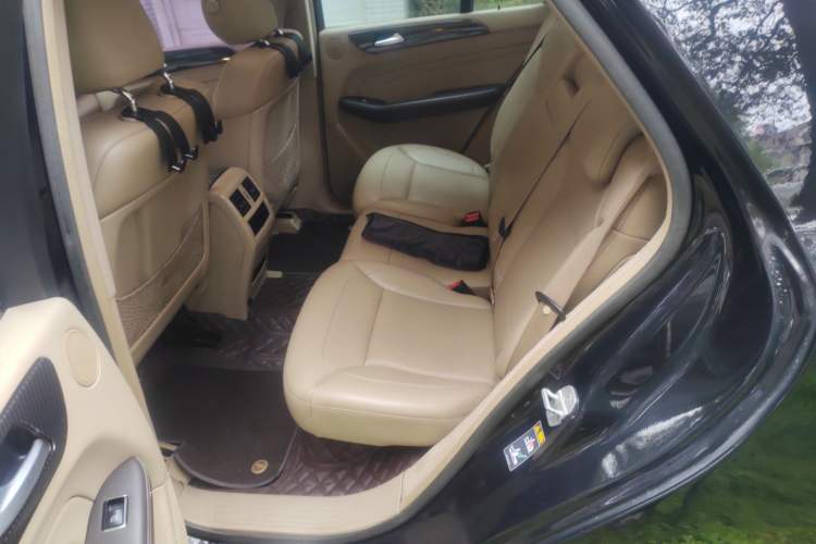 Used Mercedes-Benz M-Class 2014 ML 400 4MATIC Dynamic Model Left Rear Seat