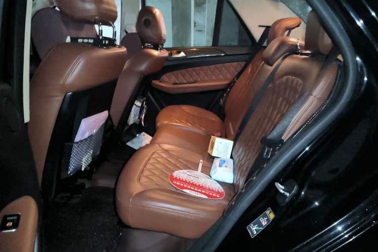 Used Mercedes-Benz M-Class 2014 ML 400 4MATIC Dynamic Model Left Rear Seat