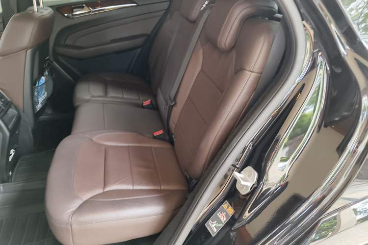 Used Mercedes-Benz M-Class 2014 ML 400 4MATIC Luxury Model Left Rear Seat