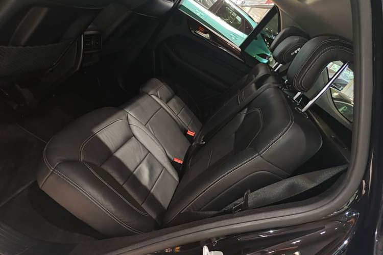 Used Mercedes-Benz M-Class 2014 ML 400 4MATIC Luxury Model Left Rear Seat