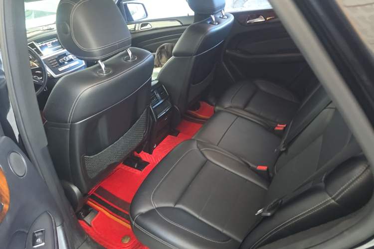 Used Mercedes-Benz M-Class 2014 ML 400 4MATIC Dynamic Model Left Rear Seat