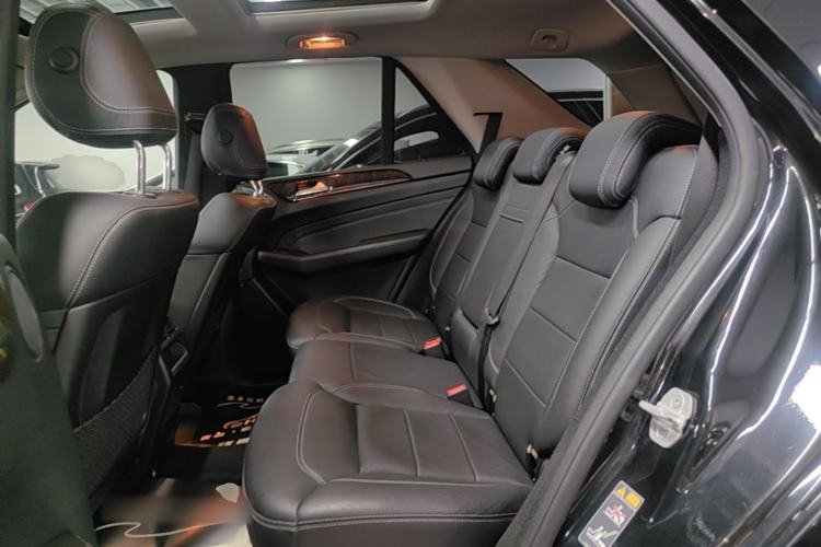 Used Mercedes-Benz M-Class 2014 ML 400 4MATIC Luxury Model Left Rear Seat