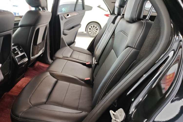 Used Mercedes-Benz M-Class 2014 ML 400 4MATIC Dynamic Model Left Rear Seat