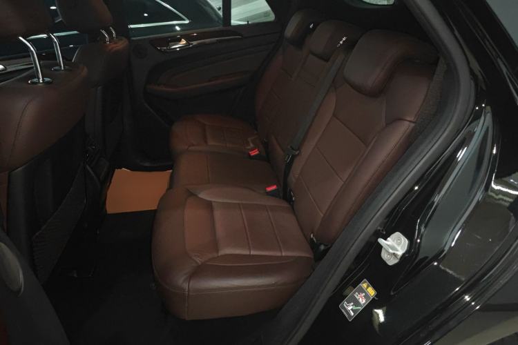 Used Mercedes-Benz M-Class 2014 ML 400 4MATIC Luxury Model Left Rear Seat