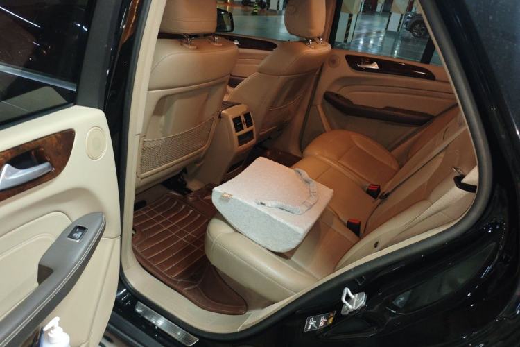 Used Mercedes-Benz M-Class 2014 ML 400 4MATIC Dynamic Model Left Rear Seat