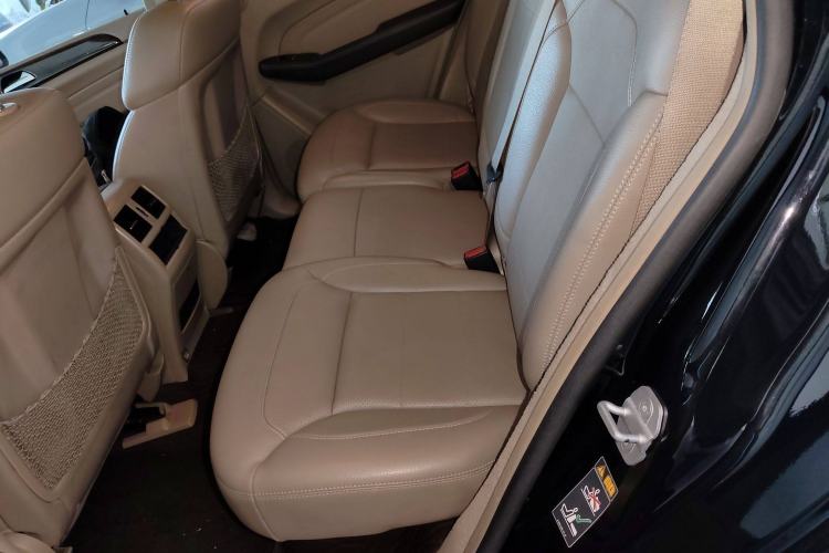 Used Mercedes-Benz M-Class 2014 ML 400 4MATIC Dynamic Model Left Rear Seat