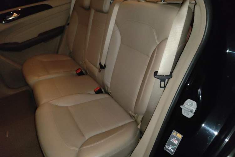 Used Mercedes-Benz M-Class 2014 ML 400 4MATIC Dynamic Model Left Rear Seat