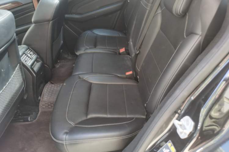 Used Mercedes-Benz M-Class 2014 ML 400 4MATIC Dynamic Model Left Rear Seat