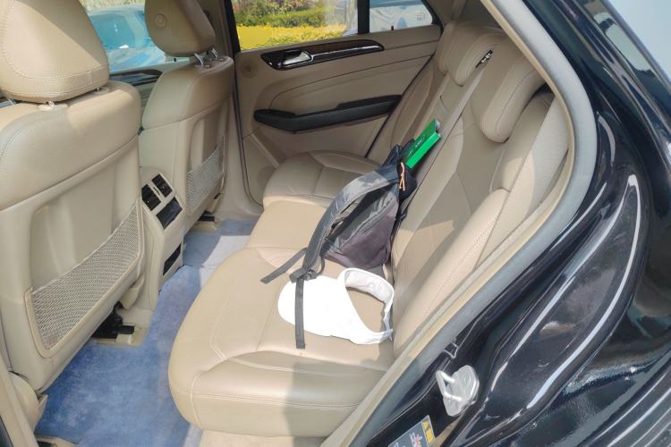 Used Mercedes-Benz M-Class 2014 ML 400 4MATIC Dynamic Model Left Rear Seat