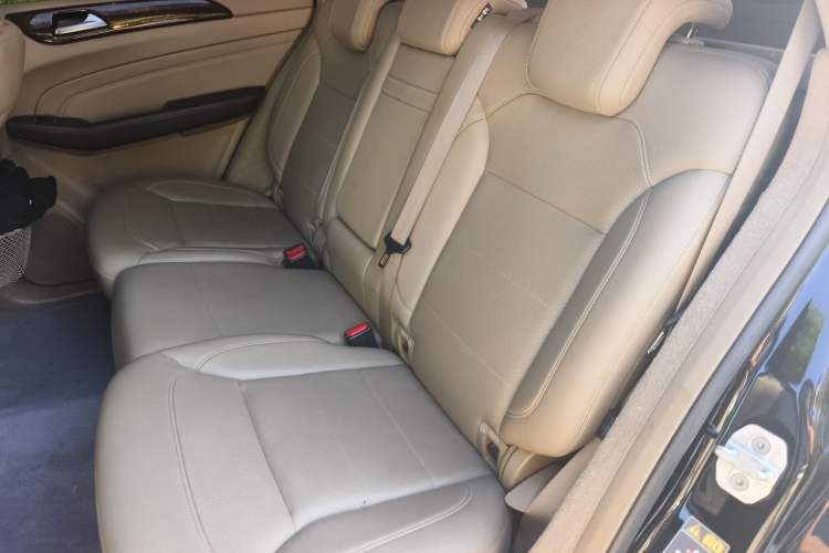 Used Mercedes-Benz M-Class 2014 ML 400 4MATIC Dynamic Model Left Rear Seat