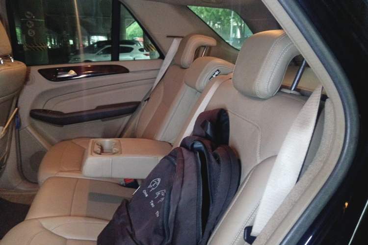 Used Mercedes-Benz M-Class 2014 ML 400 4MATIC Dynamic Model Left Rear Seat
