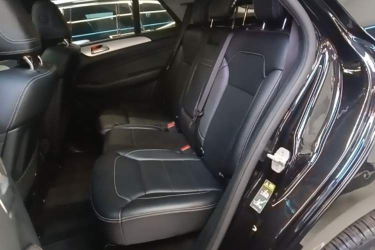 Used Mercedes-Benz M-Class 2014 ML 320 4MATIC Left Rear Seat
