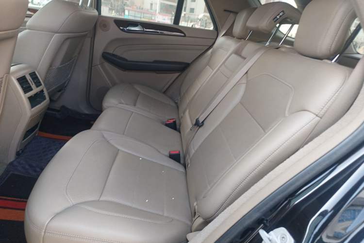 Used Mercedes-Benz M-Class 2014 ML 400 4MATIC Dynamic Model Left Rear Seat