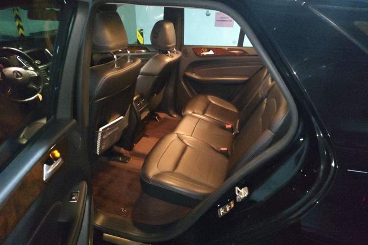 Used Mercedes-Benz M-Class 2014 ML 400 4MATIC Dynamic Model Left Rear Seat