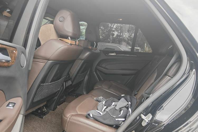 Used Mercedes-Benz M-Class 2014 ML 400 4MATIC Luxury Model Left Rear Seat