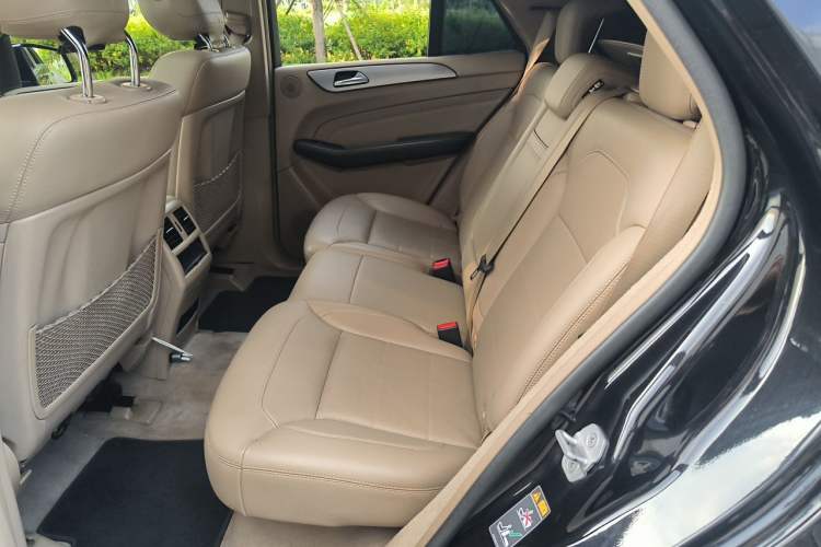 Used Mercedes-Benz M-Class 2014 ML 320 4MATIC Left Rear Seat