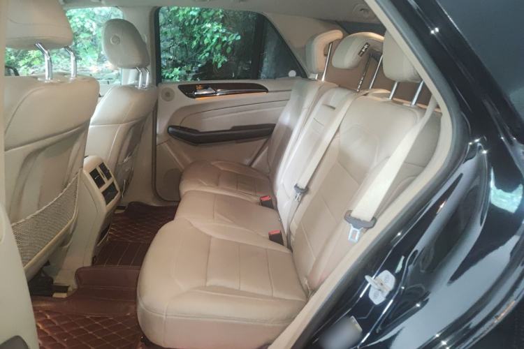 Used Mercedes-Benz M-Class 2014 ML 400 4MATIC Luxury Model Left Rear Seat