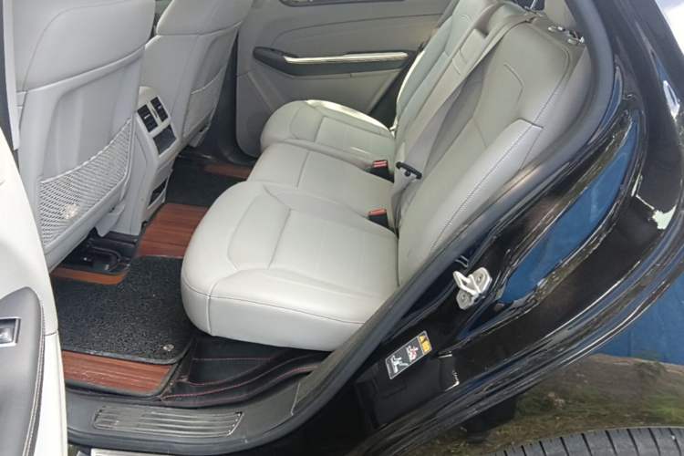 Used Mercedes-Benz M-Class 2014 ML 400 4MATIC Dynamic Model Left Rear Seat