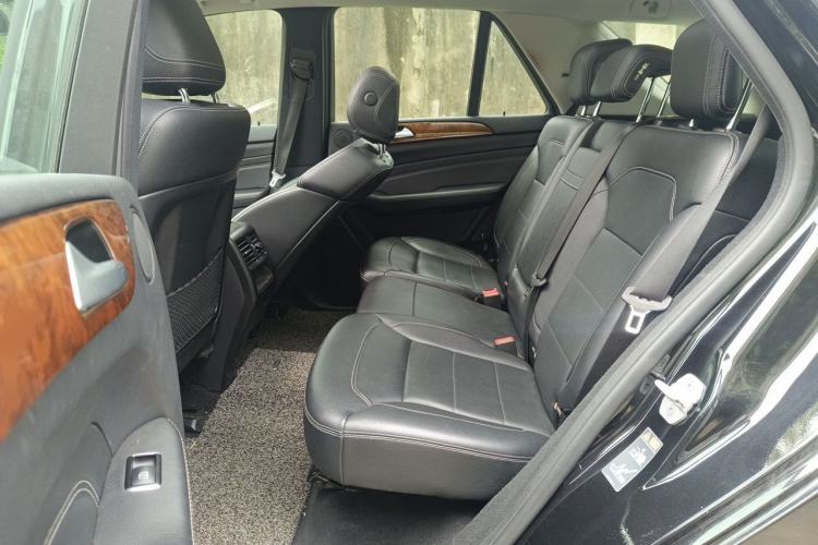 Used Mercedes-Benz M-Class 2014 ML 400 4MATIC Dynamic Model Left Rear Seat