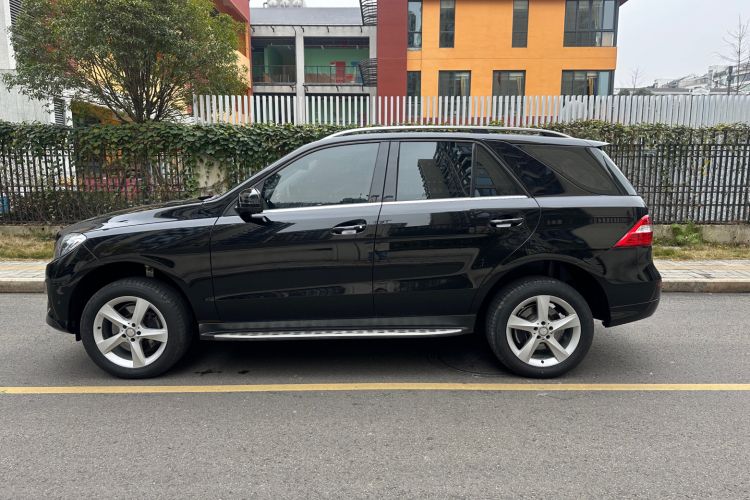 Used Mercedes-Benz M-Class 2014 ML 400 4MATIC Dynamic Model Left Side
