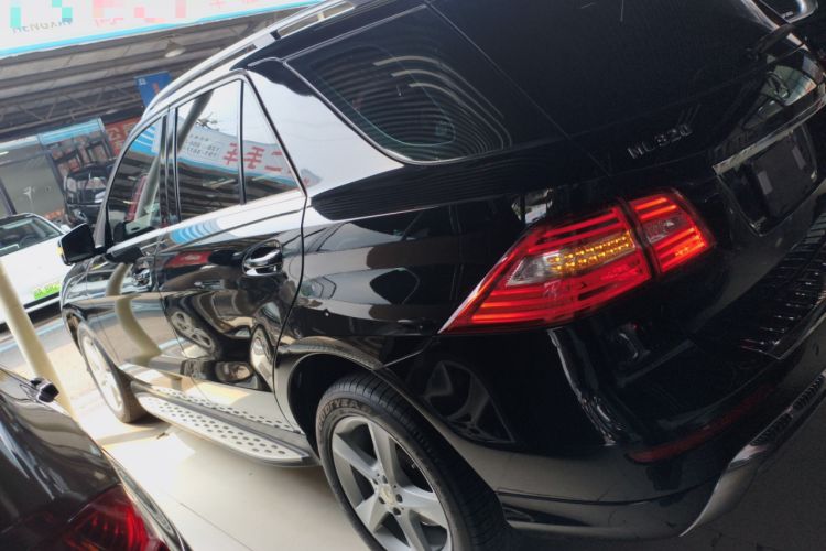 Used Mercedes-Benz M-Class 2014 ML 320 4MATIC Left Side