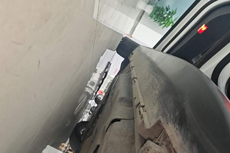 Used Mercedes-Benz M-Class 2014 ML 400 4MATIC Luxury Model Left Side Sill