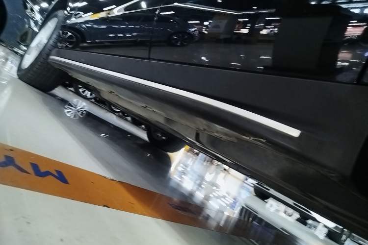 Used Mercedes-Benz M-Class 2014 ML 320 4MATIC Left Side Sill