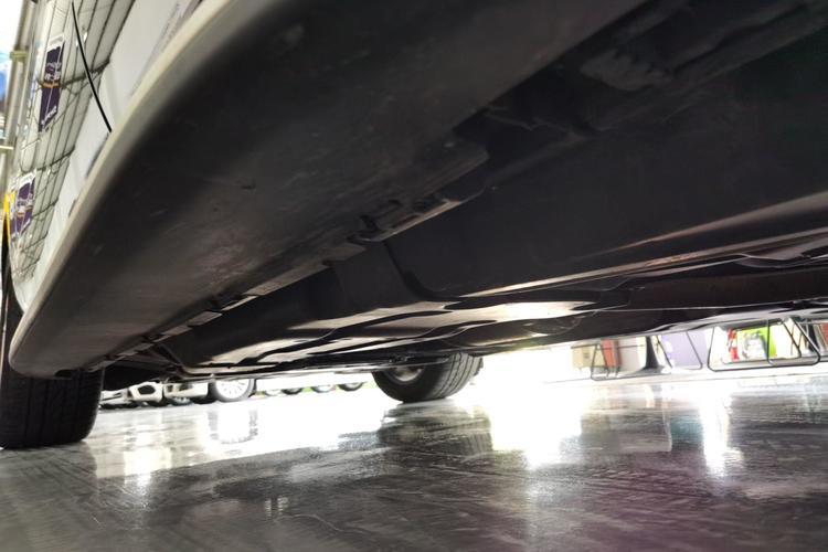 Used Mercedes-Benz M-Class 2014 ML 400 4MATIC Dynamic Model Left Side Sill