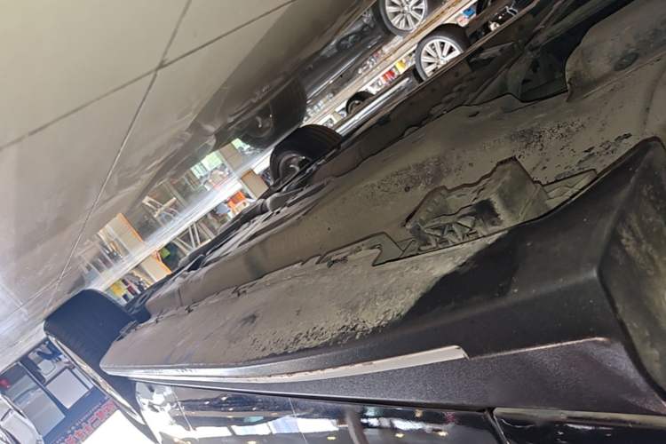 Used Mercedes-Benz M-Class 2014 ML 400 4MATIC Luxury Model Left Side Sill